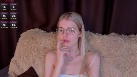 Monica online show from October 27, 6:46 pm