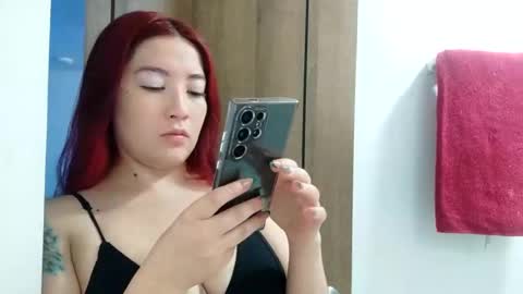 Snapshot of _lunaa__ chatting on January 1, 12:32 am _lunaa__ online show from January 1, 12:32 am