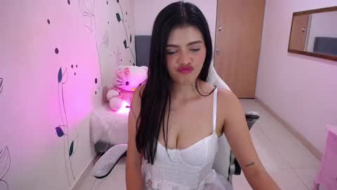 Mia online show from December 3, 2:12 am