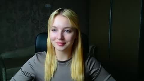 Melanie online show from February 24, 3:10 pm