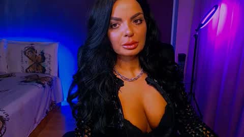 Milani online show from November 15, 7:15 pm