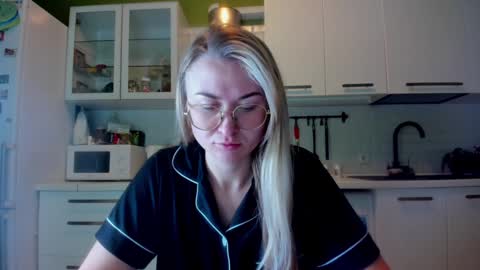 Snapshot of _miss_eva_ chatting on February 3, 5:29 am Eva online show from February 3, 5:29 am