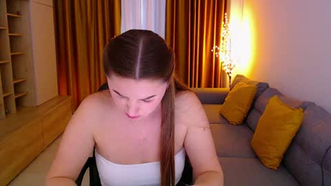 Mia online show from April 10, 10:43 am