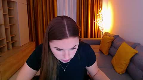 Mia online show from March 19, 8:18 am