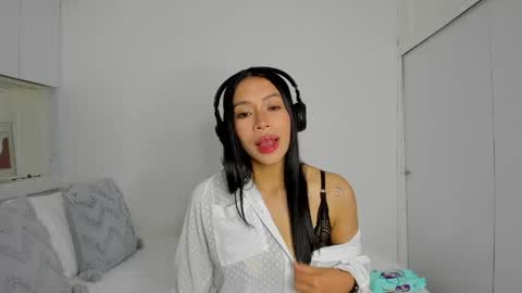 independent model natha online show from April 22, 6:43 am