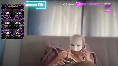 Nefertiti online show from November 18, 1:23 pm