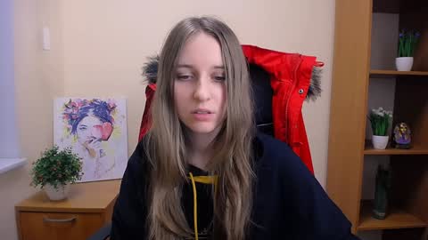 Snapshot of _nicole_new chatting on December 3, 9:31 am Nica online show from December 3, 9:31 am