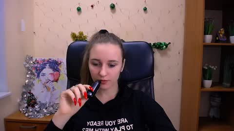 Snapshot of _nicole_new chatting on December 17, 1:05 pm Nica online show from December 17, 1:05 pm