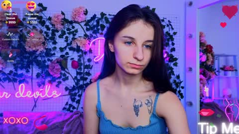 Snapshot of _nika_kik chatting on January 21, 11:56 am Nika online show from January 21, 11:56 am
