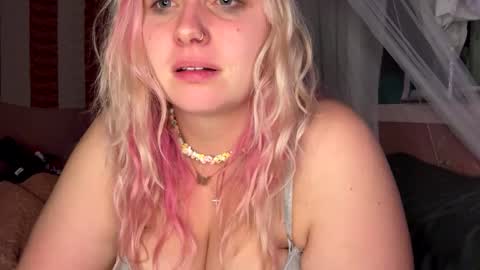 _peaceoutgirlscout_ online show from September 27, 5:36 am