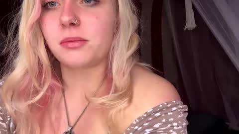 _peaceoutgirlscout_ online show from October 6, 5:13 am