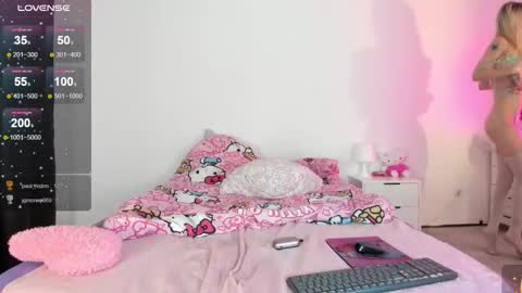 Pinky online show from November 13, 8:08 pm