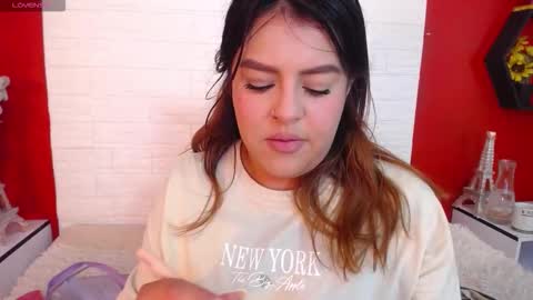 Laura online show from November 19, 7:03 pm