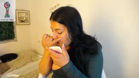 Laura online show from June 28, 8:15 pm