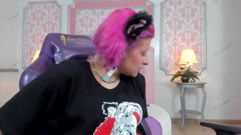     1430  2100  -5  online show from December 5, 8:11 pm