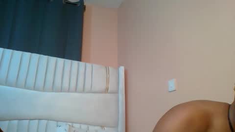 _sassydiva_ online show from November 18, 12:11 am