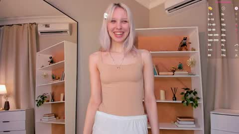 Sarah online show from April 18, 7:07 pm