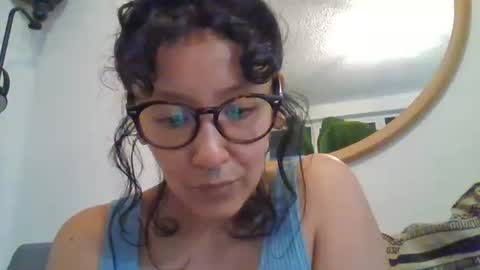 Snapshot of _tutti_frutti_ chatting on October 12, 1:08 am _tutti_frutti_ online show from October 12, 1:08 am