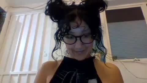Snapshot of _tutti_frutti_ chatting on February 13, 2:45 am _tutti_frutti_ online show from February 13, 2:45 am
