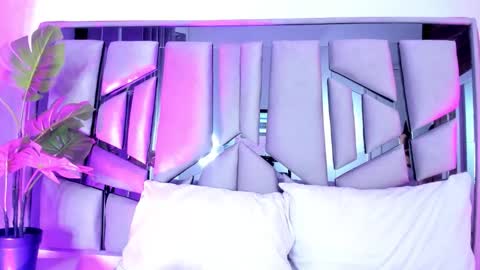 _valeria_saenz_ online show from September 19, 3:49 am