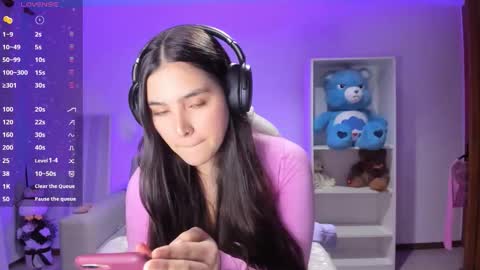 Fernanda  online show from November 6, 7:25 am