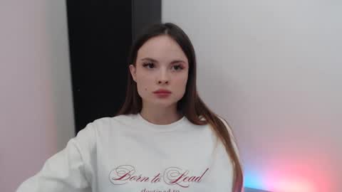 a_ariella_ online show from September 22, 12:47 pm