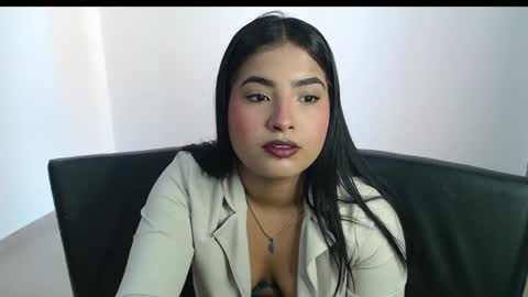 Snapshot of abbie777 chatting on January 19, 8:19 pm abbie777 online show from January 19, 8:19 pm