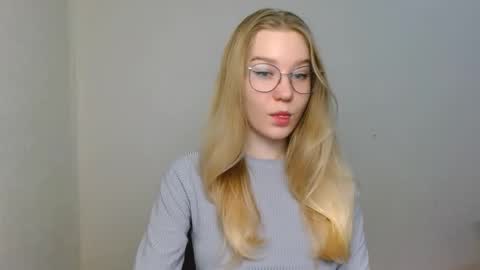 Abby Lovense is active online show from December 19, 10:40 am