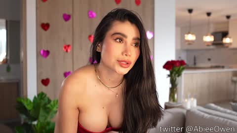 abie_owen online show from February 14, 8:11 pm