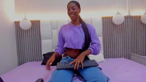 Snapshot of abigail_montoya chatting on September 23, 12:03 pm Abigail online show from September 23, 12:03 pm