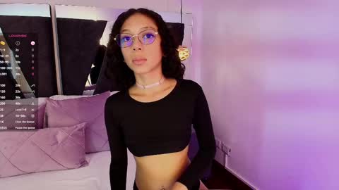 Snapshot of abril_lee__ chatting on March 5, 8:12 pm  Abril  online show from March 5, 8:12 pm