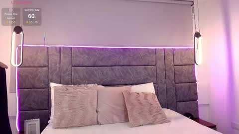 Snapshot of abril_lee__ chatting on October 1, 7:52 pm  Abril  online show from October 1, 7:52 pm