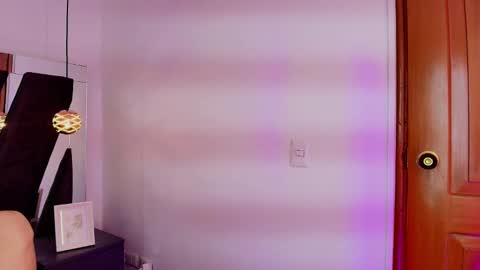 Snapshot of abril_lee__ chatting on March 6, 8:59 pm  Abril  online show from March 6, 8:59 pm