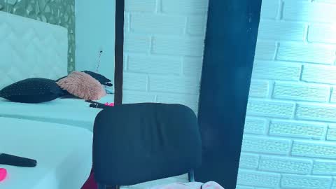 Snapshot of abril_lee__ chatting on September 20, 11:47 pm  Abril  online show from September 20, 11:47 pm