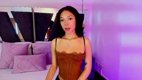 Snapshot of abril_lee__ chatting on March 2, 8:03 pm  Abril  online show from March 2, 8:03 pm