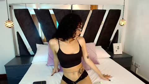 Snapshot of abril_lee__ chatting on January 31, 7:40 pm  Abril  online show from January 31, 7:40 pm