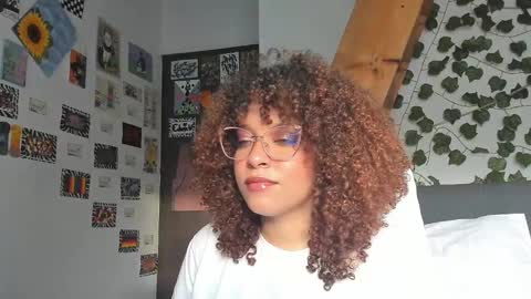 Snapshot of ada_gales_ chatting on December 18, 10:24 pm Isa online show from December 18, 10:24 pm