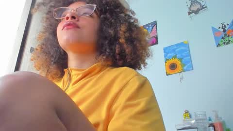 Snapshot of ada_gales_ chatting on September 25, 4:11 am Isa online show from September 25, 4:11 am