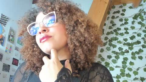 Snapshot of ada_gales_ chatting on December 5, 2:53 am Isa online show from December 5, 2:53 am