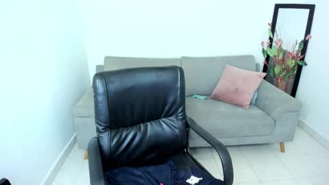 Carolina online show from December 5, 11:33 am