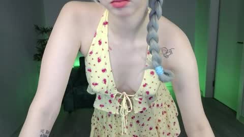 adelina__flower online show from April 1, 2:01 am