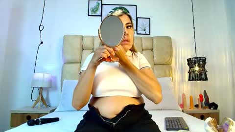 AdharaSmithh online show from November 17, 7:25 pm