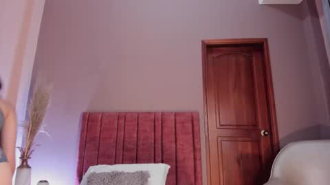 aelinduvalier online show from December 14, 3:18 pm