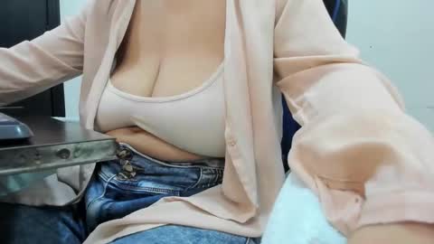 A G A T A  online show from March 21, 12:10 pm