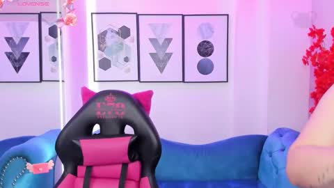 Snapshot of agatha_luxx chatting on March 8, 12:39 pm Agatha  online show from March 8, 12:39 pm