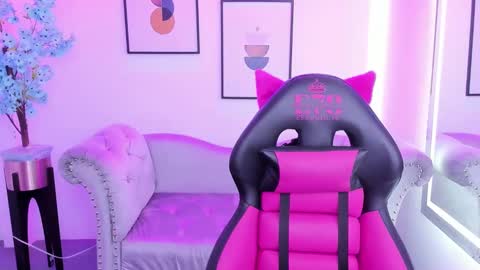 Snapshot of agatha_luxx chatting on March 12, 12:36 pm Agatha  online show from March 12, 12:36 pm