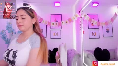 Snapshot of agatha_luxx chatting on October 22, 12:32 pm Agatha  online show from October 22, 12:32 pm