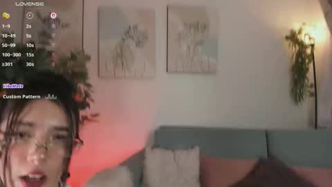 Aisha online show from February 28, 1:43 pm