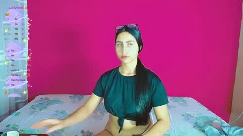 Snapshot of aisha_stacey0410 chatting on December 6, 4:25 am aisha_stacey0410 online show from December 6, 4:25 am