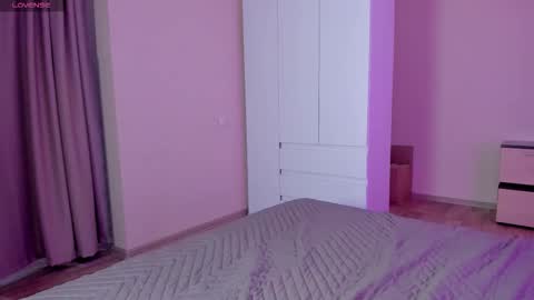 Aisha online show from January 12, 1:49 pm